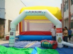 Inflatable angle arch